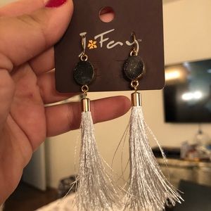 Tassle earings with stone